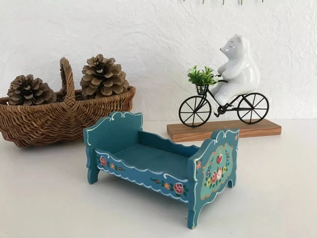 ANCIEN MEUBLE BERCEAU breton en bois pour santon Poupée Noël Collection