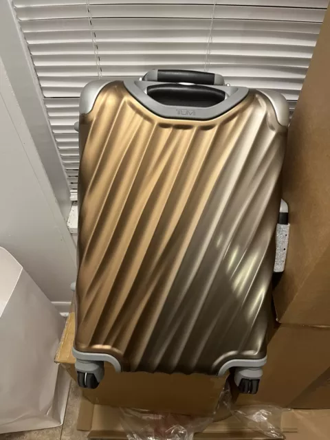 Tumi 19 Degree International Carry On Aluminum 124851-6908 gold/silver