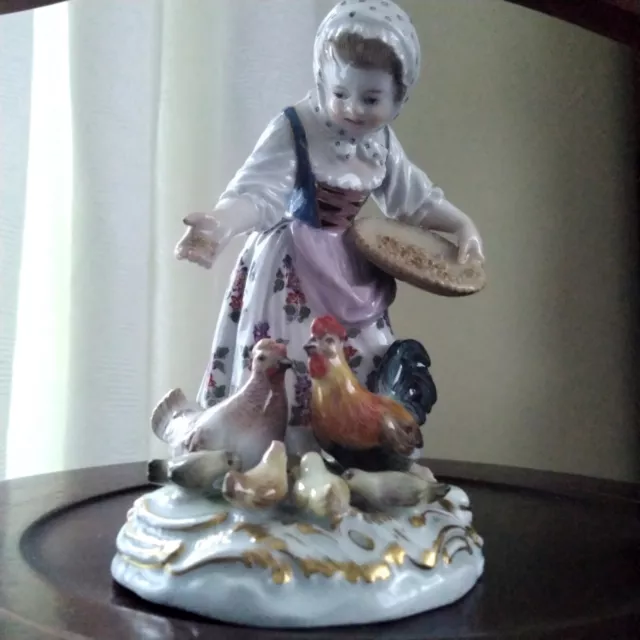 Meissen Porzellan Figur Hühnerfütterndes Mädchen 19. Jhdt.