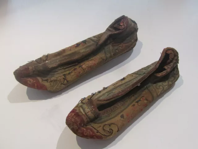 Anciennes chaussures chinoises pieds bandés / chinese lotus shoes foot  binding