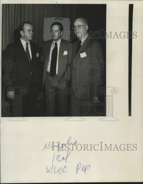 1972 Press Photo New Orleans-Charles R. Margolis unveils Crow Light Whiskey