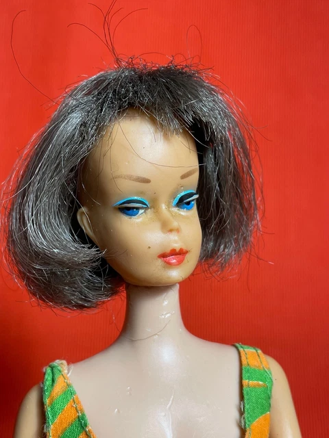 Ancienne poupée mannequin Barbie et une tenue des années 70 5