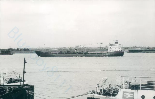 Norwegian Mv Union Cupid off gravesend 1989 ship photo