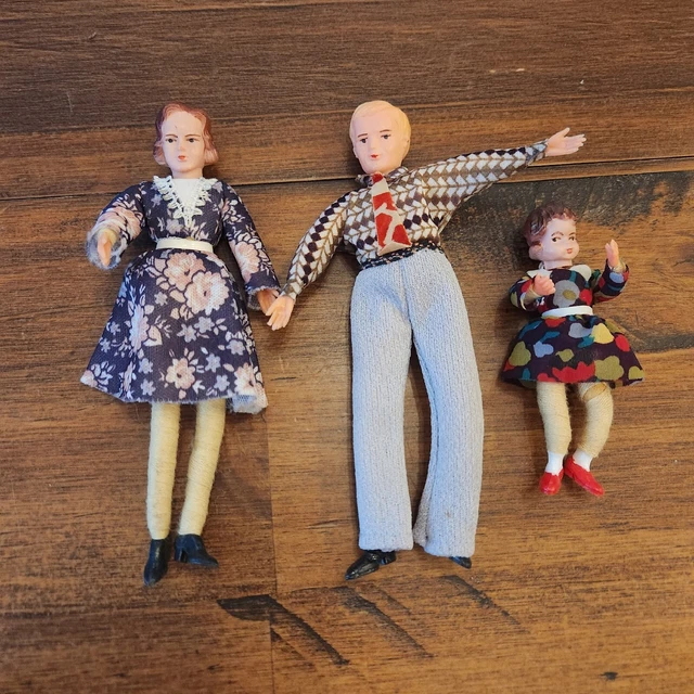 Vintage online dollhouse family