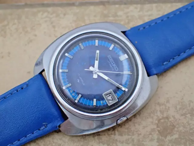 Vintage mens Seiko automatic 7005-7080 blue dial rare model in good condition