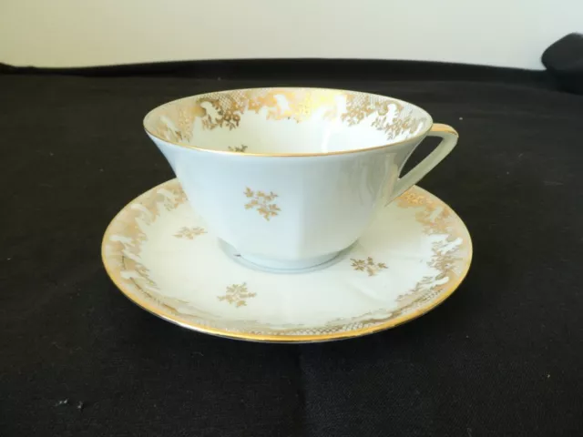 Dejeuner tasse et sous-tasse en porcelaine de LIMOGES LA SEYNIE