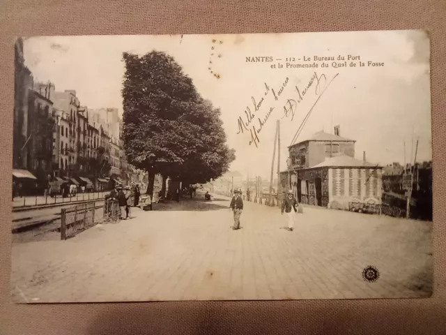 CPA, NANTES (44), Le Bureau du Port et la Promenade du Quai de la Fosse, Animée