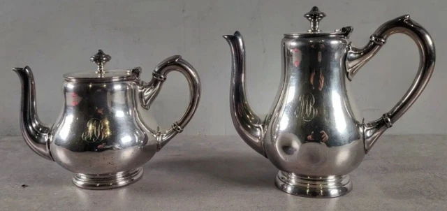 Théière Et cafetière en métal argenté