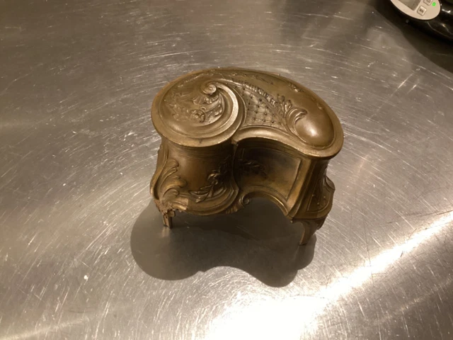 Ancien coffret à bijoux bois de loupe d'orme capitonné, décor