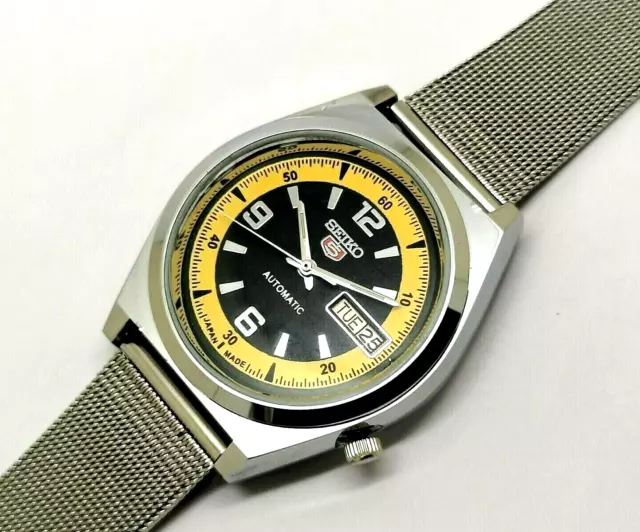Vintage Seiko 5 Automatico Argento Day-Date Dial Nero Giappone Uomo Wrist Watch