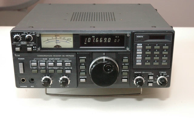 Icom IC-R7000 HF / Vhf/Uhf Receiver-Scanner 25MHz-2000MHz 3