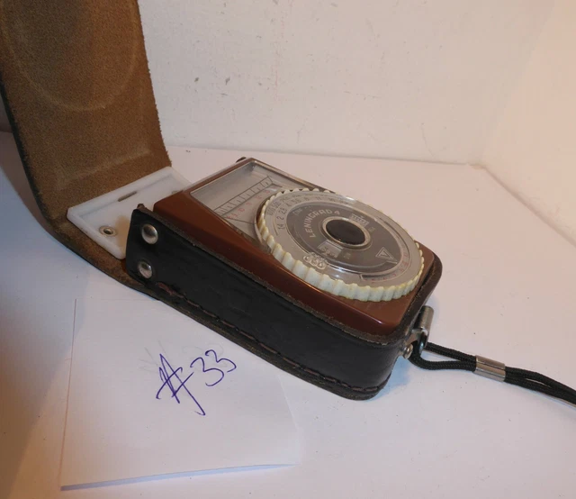 Classic Leningrad 4 Selenium Cell Photographic Light Meter   (#33)