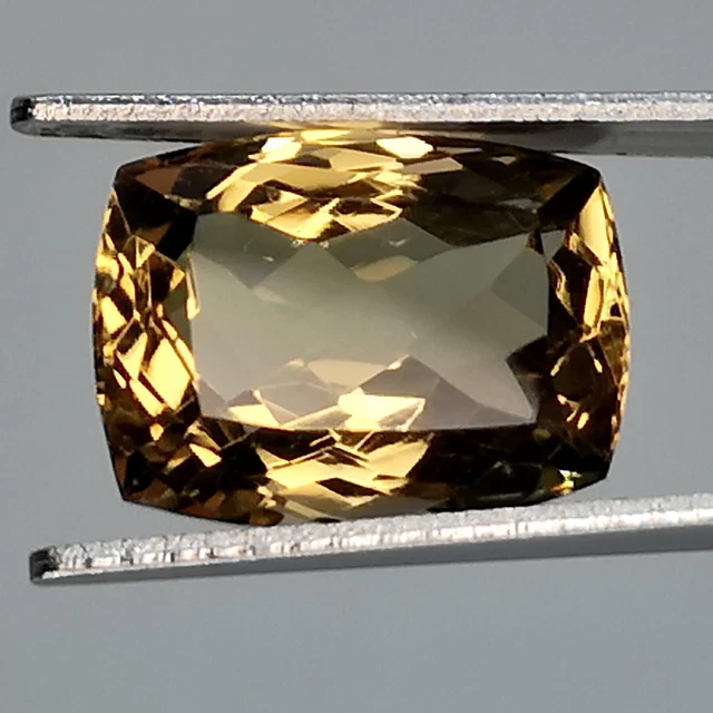 Quartz Jaune naturel du Brésil - VVS - Coussin 5.89 Carats