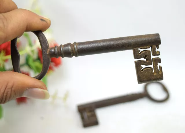 Ferro Scheletro Chiavi Paio Di 2 Vintage Vecchio Tavolo Decorativi Collectible.