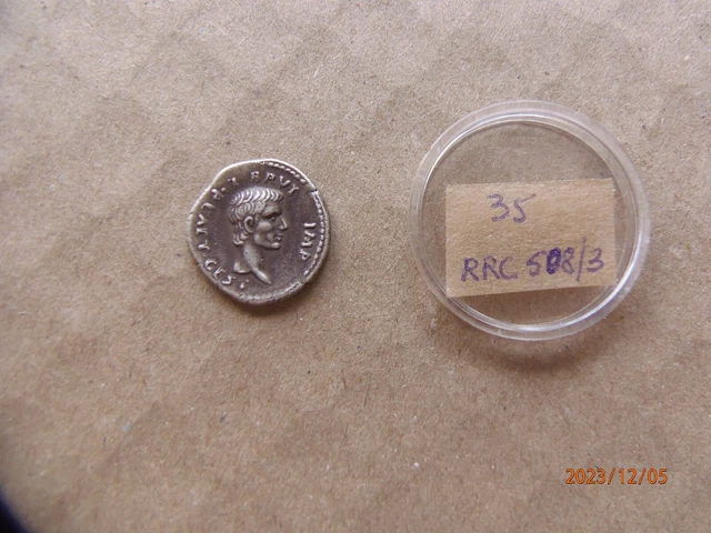 Ancienne copie DENIER BRUTUS A/Tête BRUTUS; R/Pileus entre 2 dagues; 3,44gr.