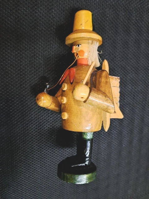 Räuchermännchen "Stoffverkäufer", ca. 19 cm hoch, alt, geklebt, als Deko nutzbar