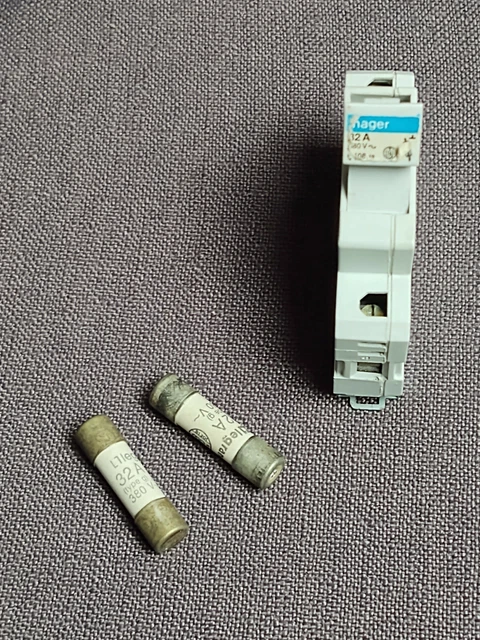 Porte fusible unipolaire Hager 32A 380V L108 19 (sans neutre) avec 2 fusibles