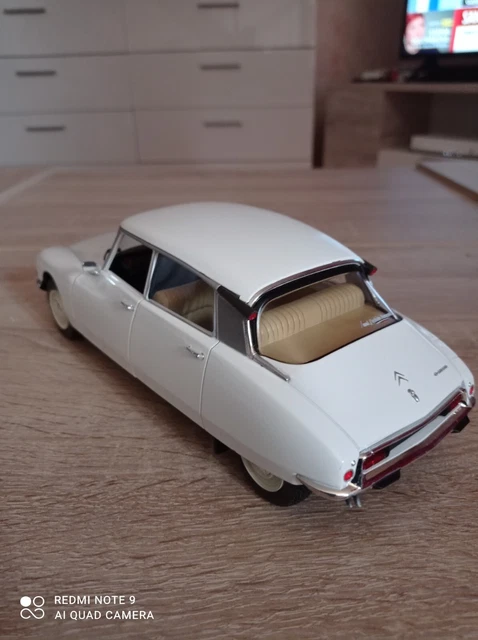 Citroen DS Special 1972 White 1/18 - S1800705 SOLIDO 3