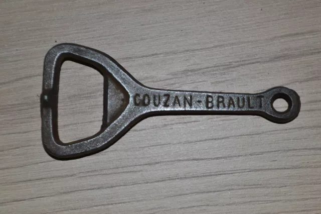 Ancien décapsuleur en fonte "COUZAN-BRAULT" (Bistrot) 2