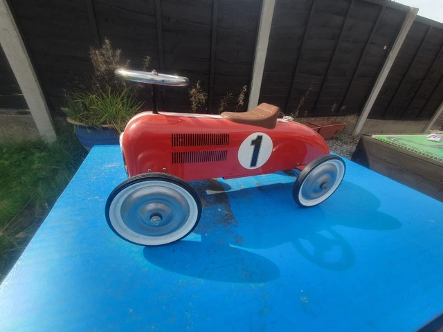 HALFORDS RETRO RACING Car Ride On Classic Vintage Metal Unisex