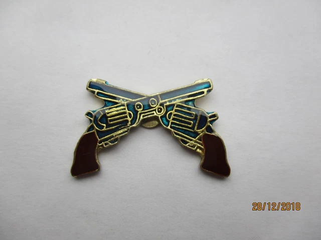 Pin's Amicale Police Paris XII, Revolver/pistolet, émaillé, Thème Police Militaire