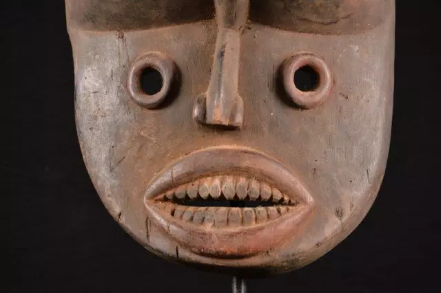 22581 A Primitive African Dan Mask Liberia 3