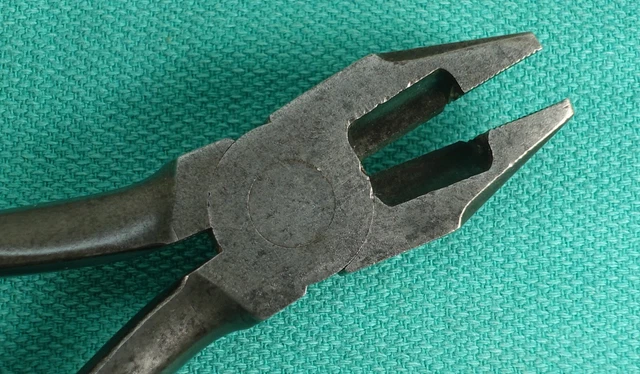 Late 1950's KRAEUTER USA No. 1830- 8" Lineman, Electrician Side Cutting Pliers 7