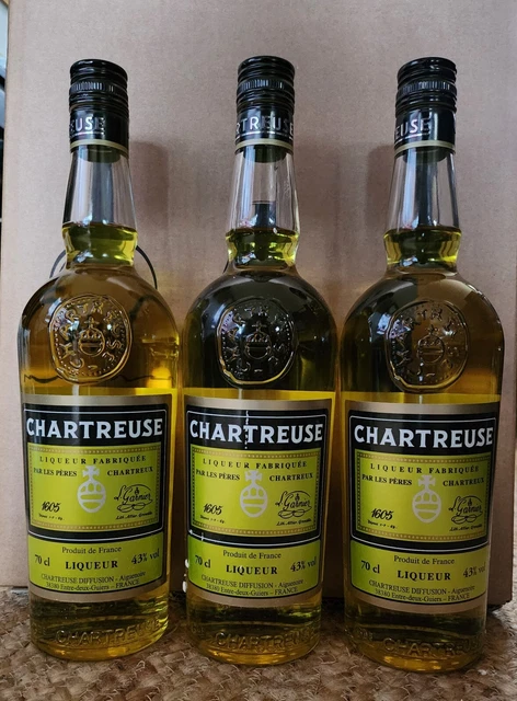 Carton de 3 b  Chartreuse jaunes. Mise en bouteille en 2022  pour l'Espagne