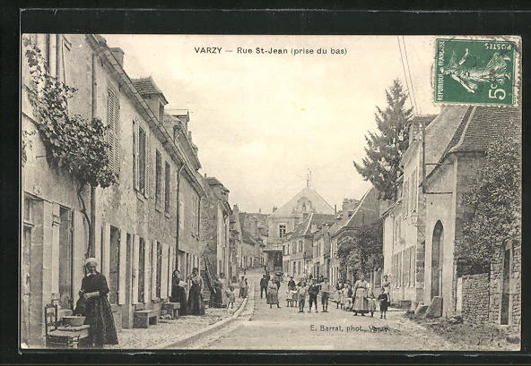 CPA Varzy, Rue St-Jean prise du bas