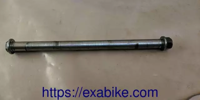 axe de roue arriere pour Suzuki Bandit 1200  de 1996 a 2004