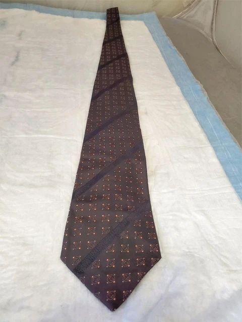 Gucci 100% Silk Men's Classic Neck Tie Made In Italy Gucci 100% Silk Men's Classic Neck Tie Made In Italy