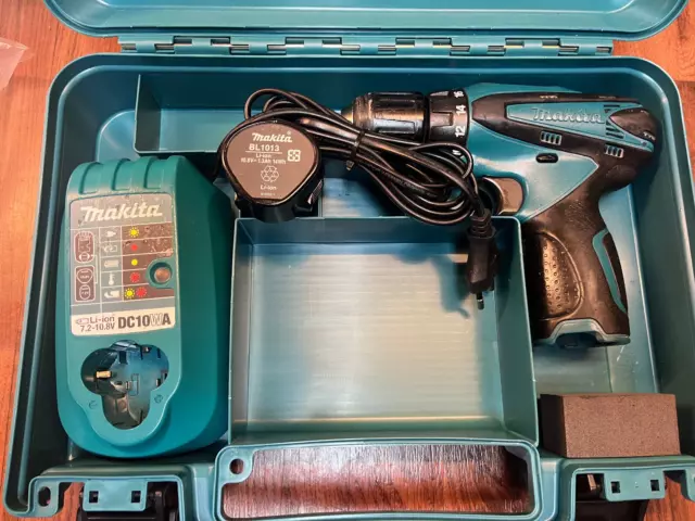 Makita DF330D 10,8V Akku-Bohrschrauber