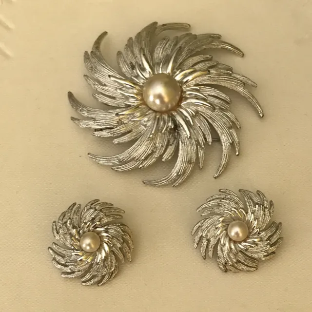 Vintage Sarah Cov Pearl Silver Tone Swirl Set Clip Earrings Brooch