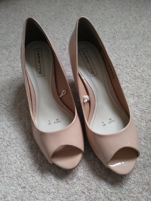 LADIES RED HERRING peep-toe patent leather NUDE shoes; kitten heel