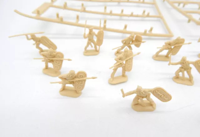 Revell Toy Soldiers 1:72 - 2553 - Beige - 30-Piece 3