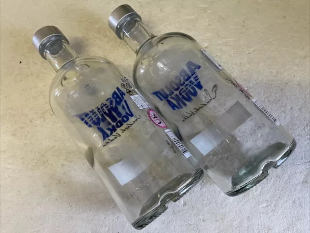 Zwei absolut leere Flaschen 2