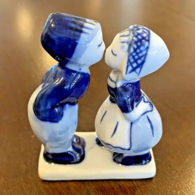 Vintage Holland Kissing Dutch Boy Girl Hand Painted Delft Blue Figurine 2” Tiny!