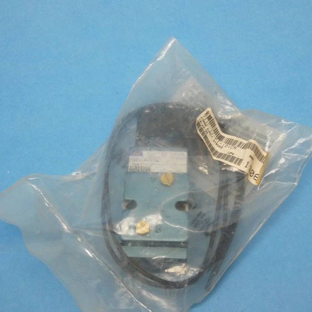Mac 711C-11-PI-121-CA Single Solenoid 4/2 Valve 1/8" NPT 240 VAC New