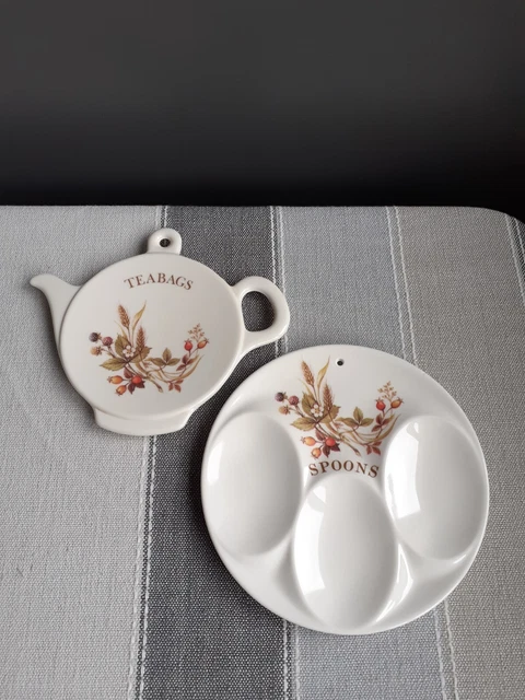 Cuchara de melamina vintage St Michael Harvest reposo y bolsa de té ordenada M&S pre-amada