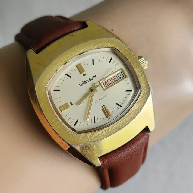 Vintage Wittnauer men's automatic watch day/date D11KAF/1 17Jewels swiss 1970s
