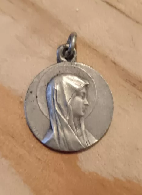 Broche Ancienne Sainte Vierge Marie Signée OBC - Bijou Fantaisie Vintage, Occasion Doré