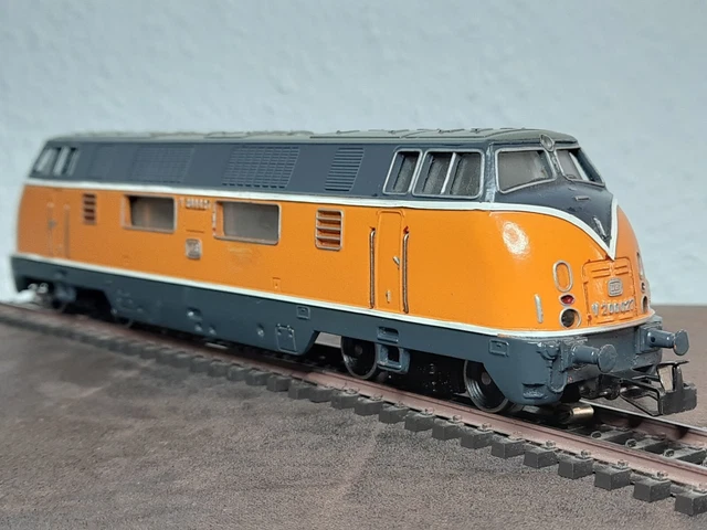 Märklin H0 3021 (Delta-Digital) Umbau- Diesellok BR. V200 027 der DB in Orange