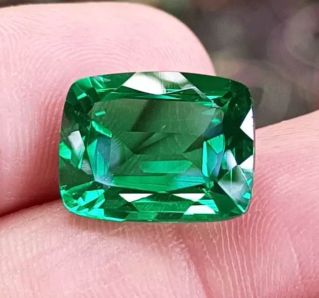 Natural 11.56 Ct Green Emerald GIE Certified Cushion Shape Loose Gemstone