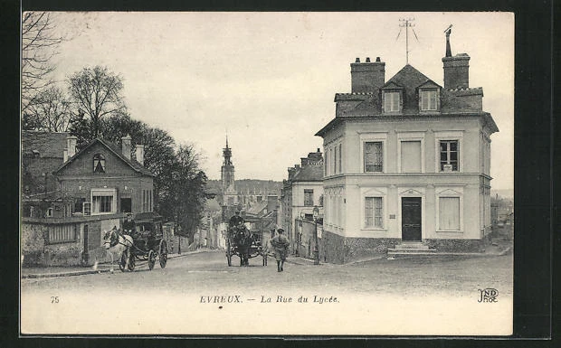 CPA Évreux, La Rue du Lycée, vue de la rue 1923