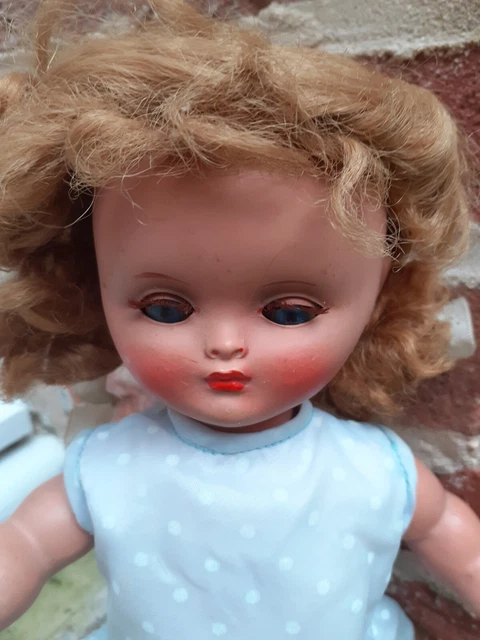 Poupée Muguette de chez Bella, en... - La clinique de poupées