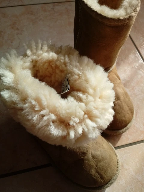 STIVALI UGG Bambina/ bambino ORIGINALI TG. 26 USATI IN BUON STATO COLORE BEIGE