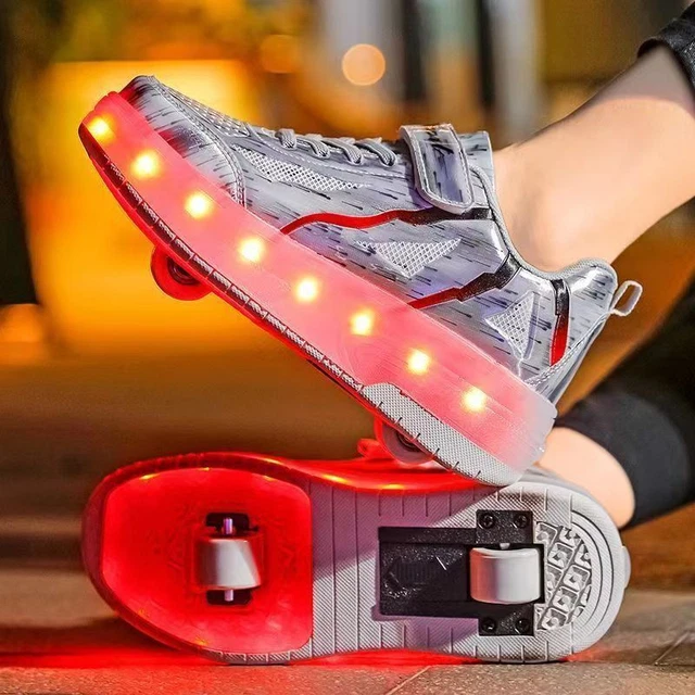 Trainers with online wheels and lights