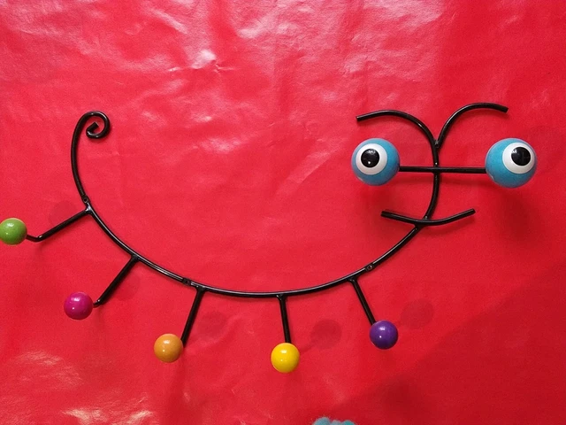 Ancien Porte Manteau Limace Pylones Caterpillar Enfant Vintage