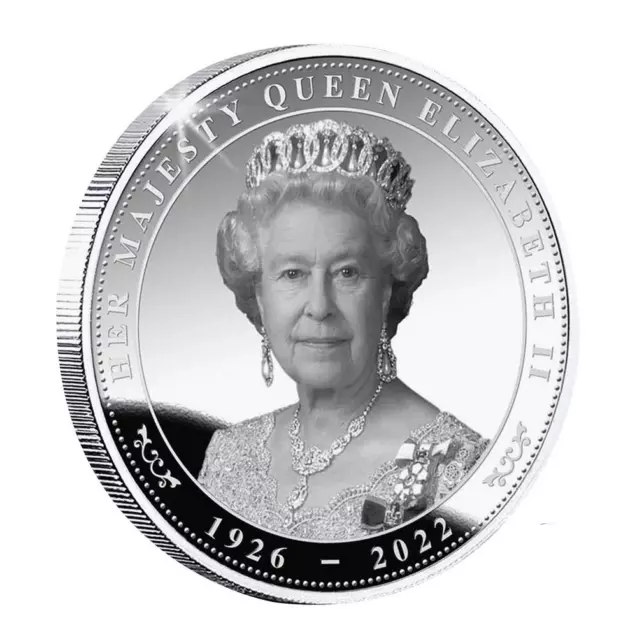 MONEDA DE EDICION PLATEADA REINA ELIZABETH II IDEAL PARA COLECCION (ver foto)