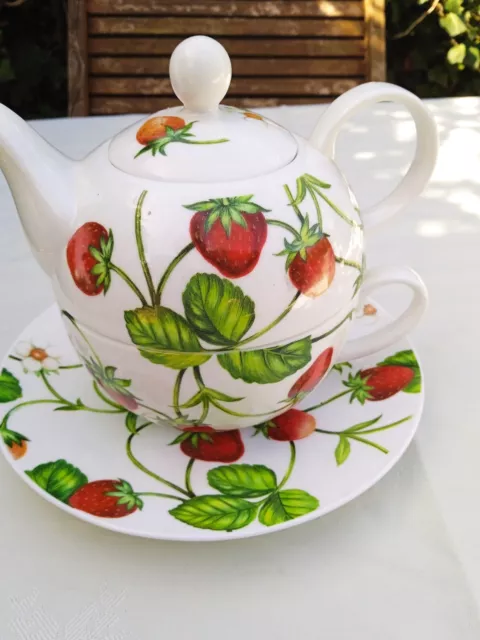 EgoÏste Tasse, Théière et Soucoupe en porcelaine CROWN TRENT joli déco fraisier